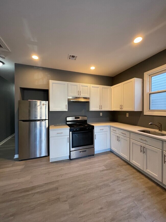 Unidad 1R - 662 Grove St