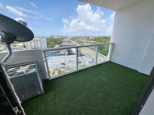 Foto del edificio - 13499 Biscayne Blvd