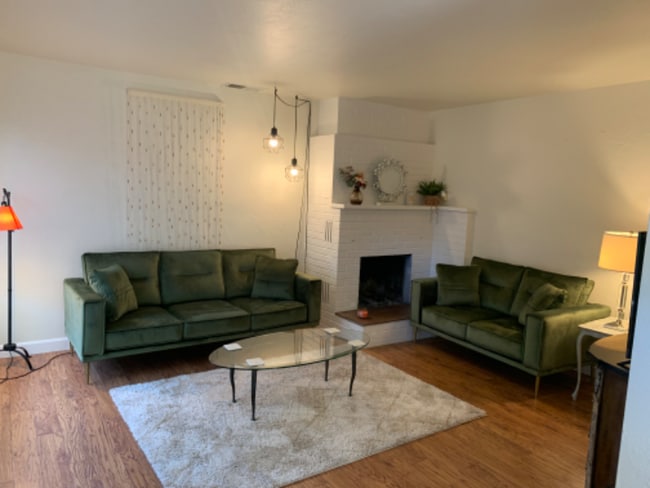 Building Photo - 2162 Sacramento St