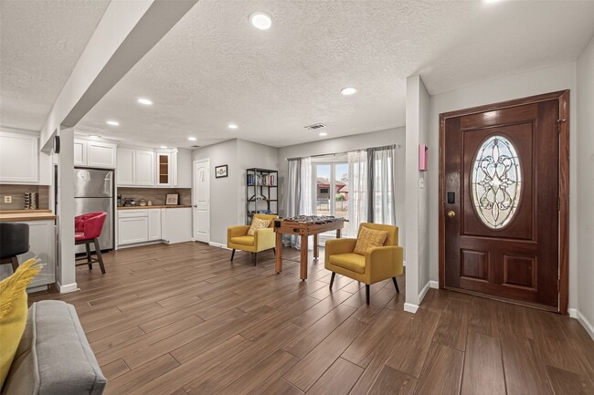 Foto del edificio - 8307 Carvel Ln