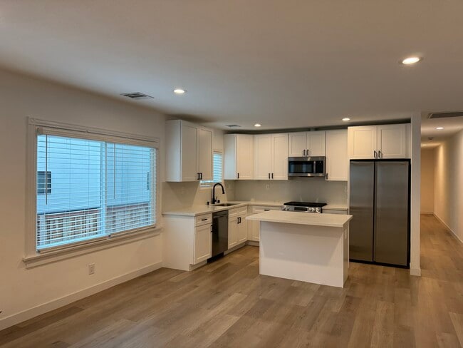 Foto del edificio - 1215 N Vista St