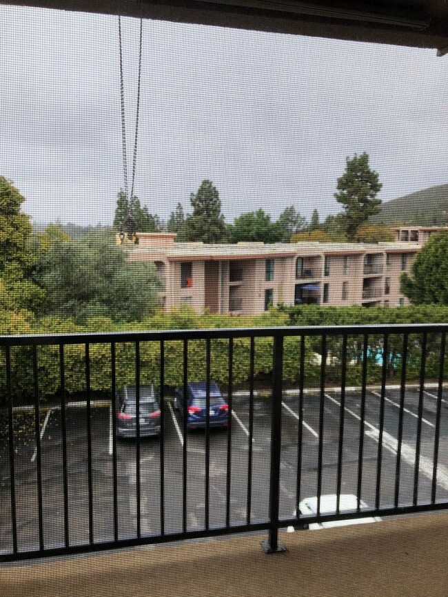 Foto del edificio - San Carlos 2/2 Upgraded Condo For Lease