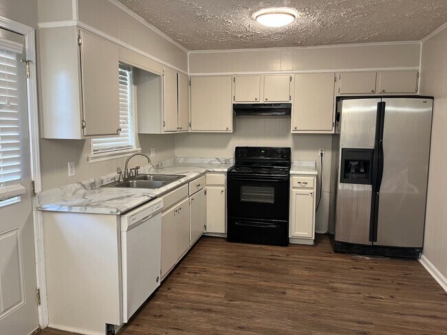 Foto del edificio - 3 Bedroom Home in Lee County for rent!