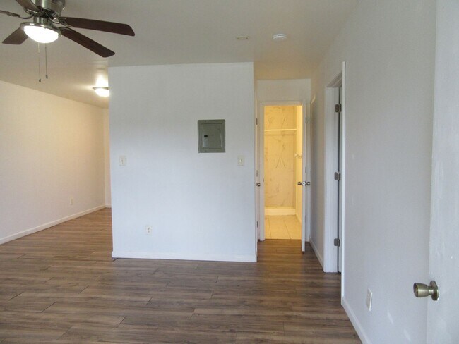 Building Photo - 116 N Hwy 22A Apt 11