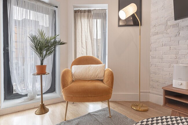 Foto del edificio - 233 Covert St.