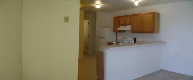 Building Photo - Welcome to 1100 Leslie Circle!