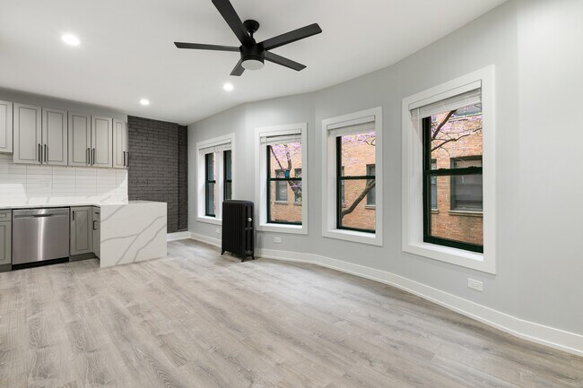 Foto del edificio - 7738 N Eastlake Terrace