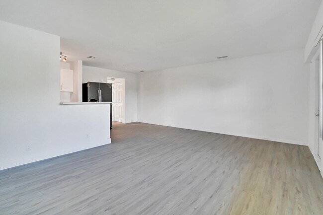 Building Photo - 121 Preston Way
