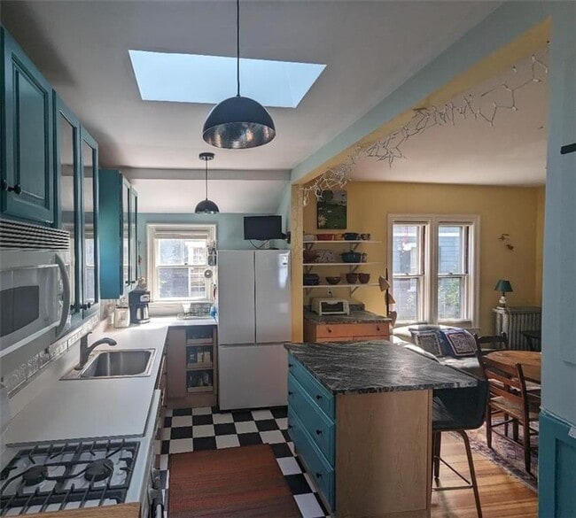 Building Photo - 99 Arnold St