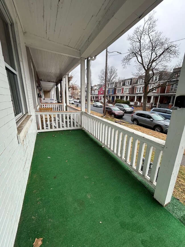 Foto del edificio - 5 Bedroom in Uptown Hbg - Section 8 accepted.