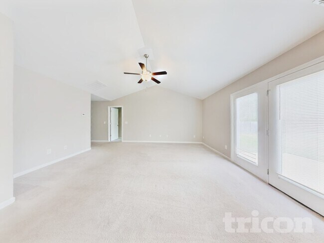 Foto del edificio - 219 Plains Dr