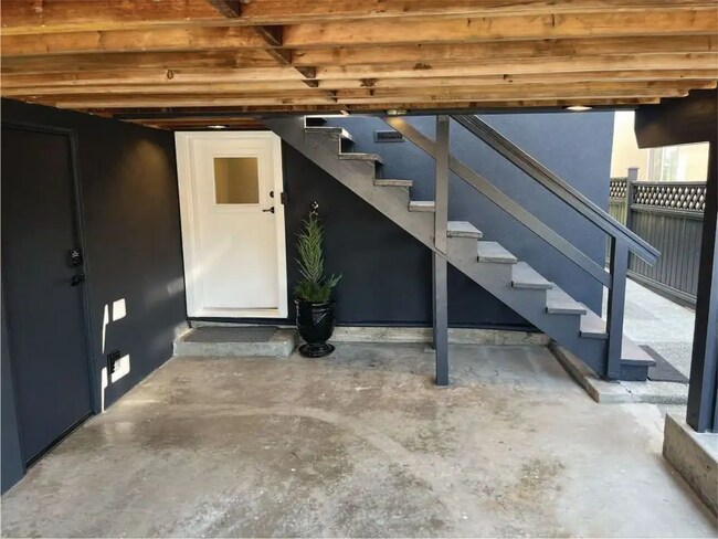 Photo du bâtiment - 3267 27th Av E