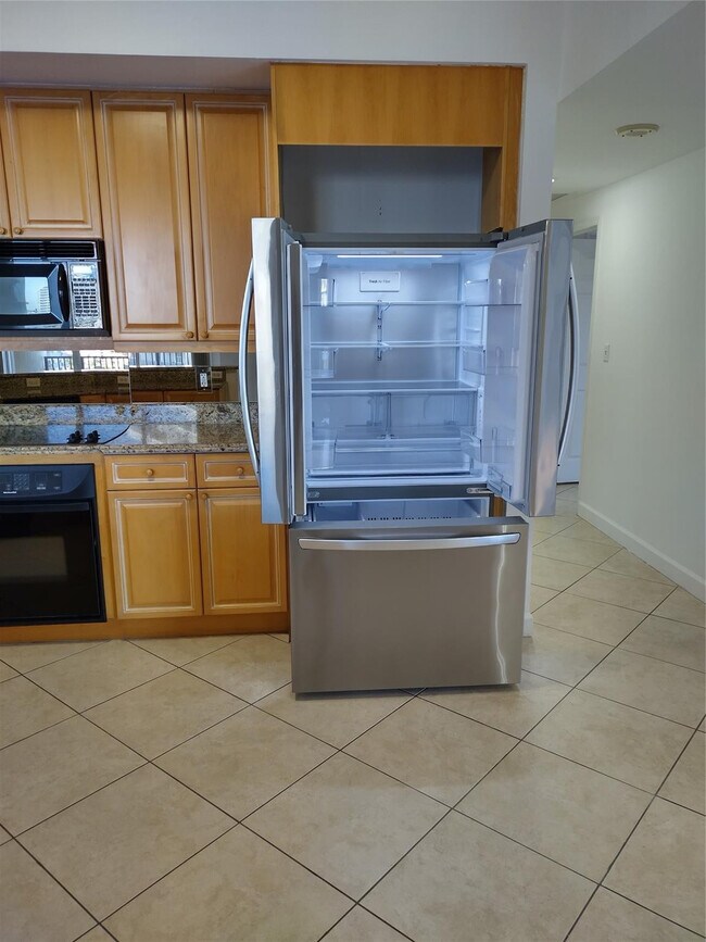 Foto del edificio - 100 S Birch Rd