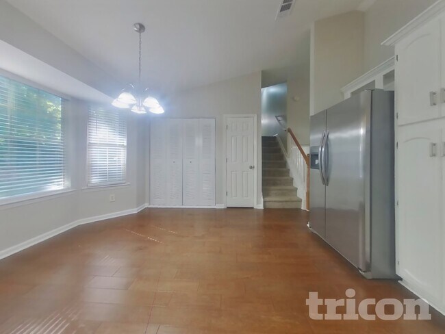 Foto del edificio - 2055 Towne Manor Dr NW