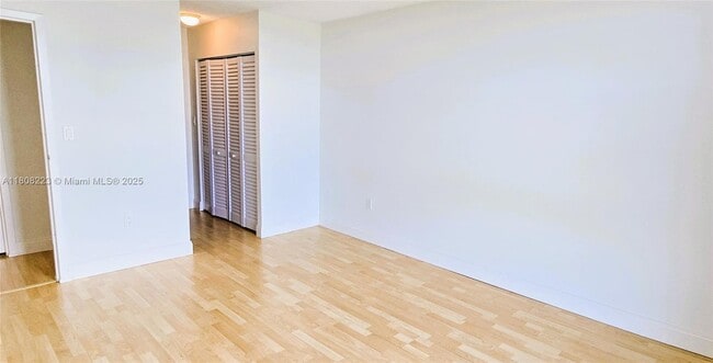 Building Photo - 2500 NE 135th St