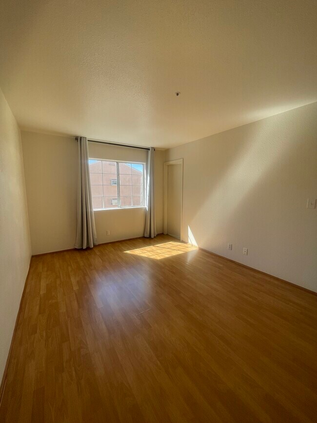 Master bedroom - 1026 San Luis Cir