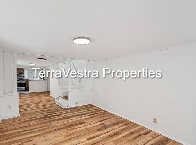 Building Photo - 2 Bed Single Family in Gloucester City! El...