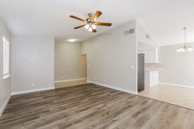 Foto del edificio - 3959 Grapefruit Cir