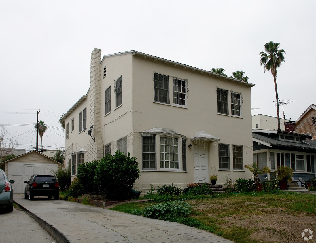 Primary Photo - 549 N Heliotrope Dr