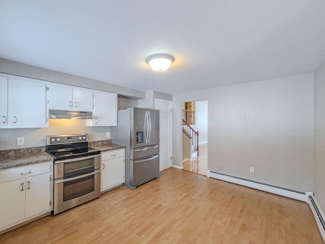 Building Photo - Spacious 4BR/2.5BA/2Car Garage Home with Finished Basement & Hardwood Floors – Gales Ferry