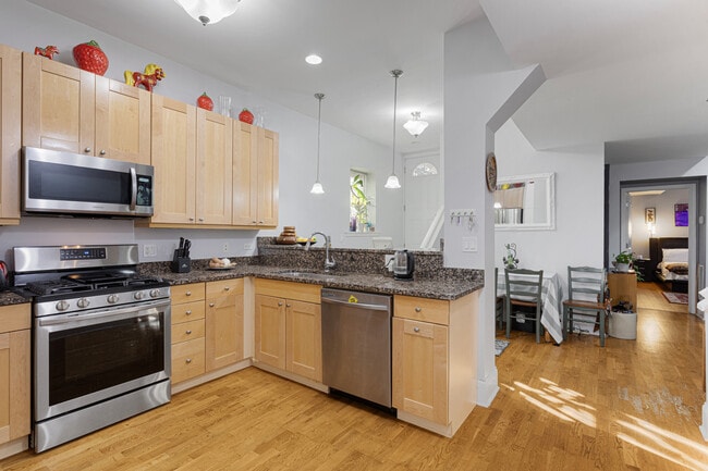 Foto del edificio - 7407 N Hoyne Ave