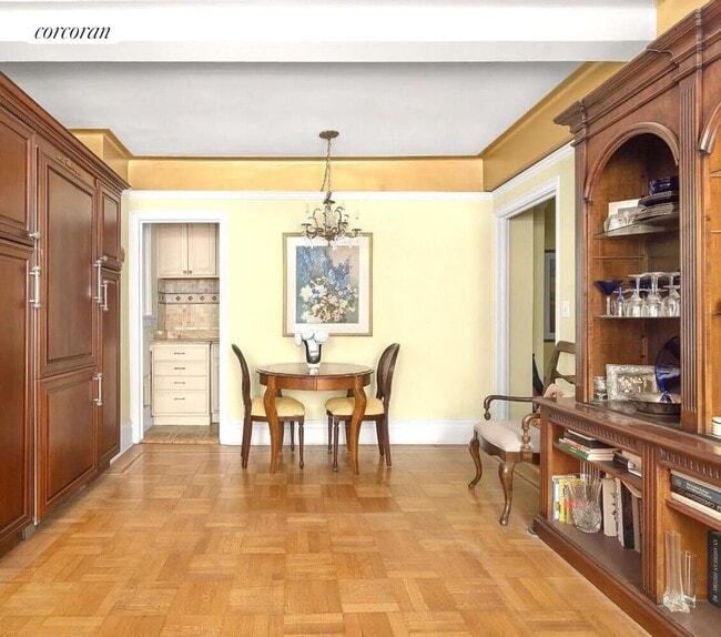 Building Photo - 225 E 79th St