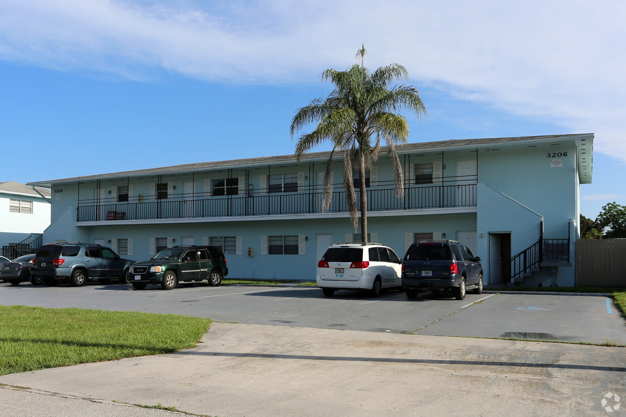 Primary Photo - Louisiana Apartments