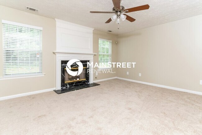 Foto del edificio - 4 Bedroom Pet-Friendly Home in Hampton, GA with Main Street Renewal
