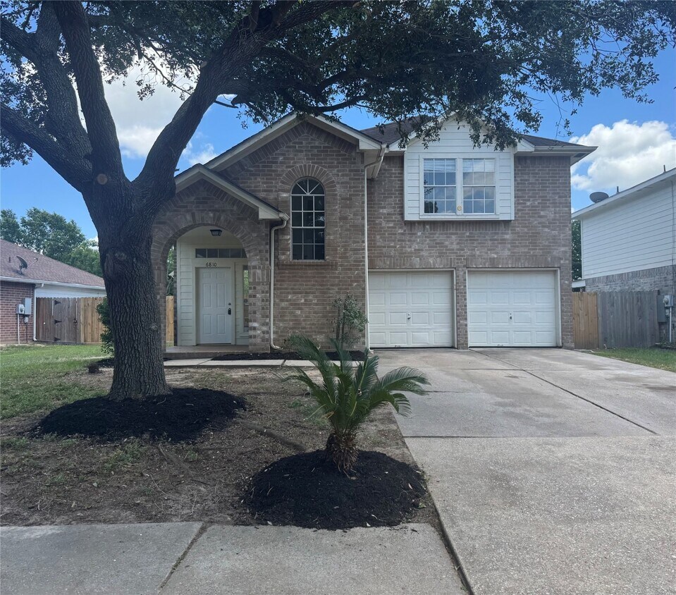 Foto principal - 6810 Creek Village Dr
