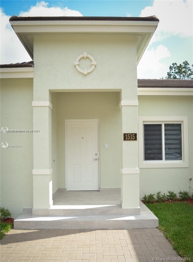 Building Photo - 1517 SW 65th Pl