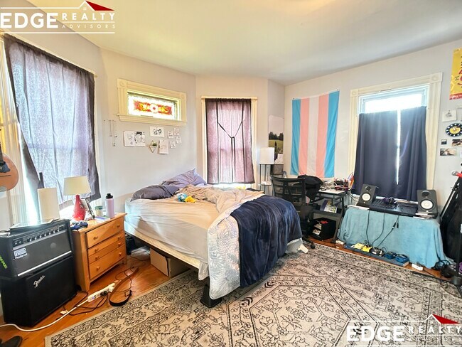 Building Photo - 3 Alcott St