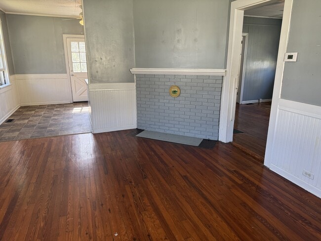 Building Photo - 85 E 3rd St NE