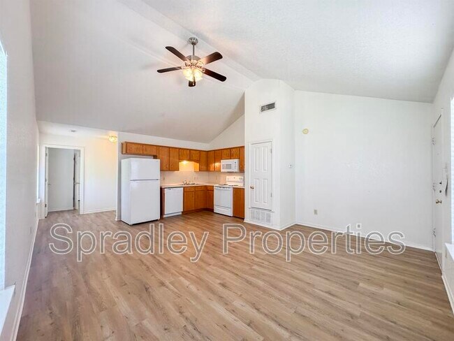 Foto del edificio - 102 Lacey Lou Ln