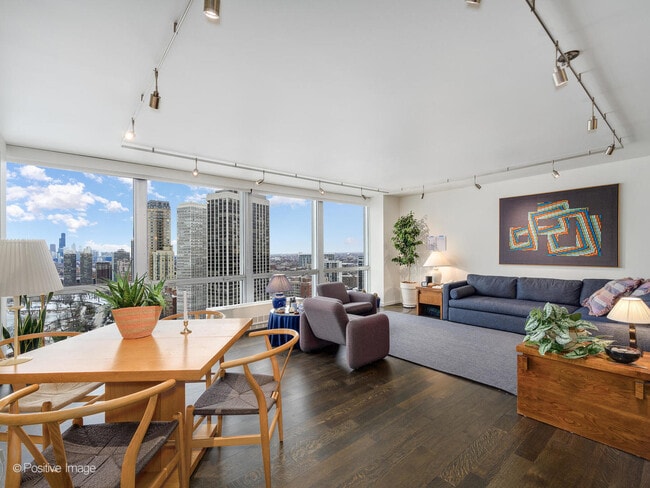 Building Photo - 330 W Diversey Pkwy