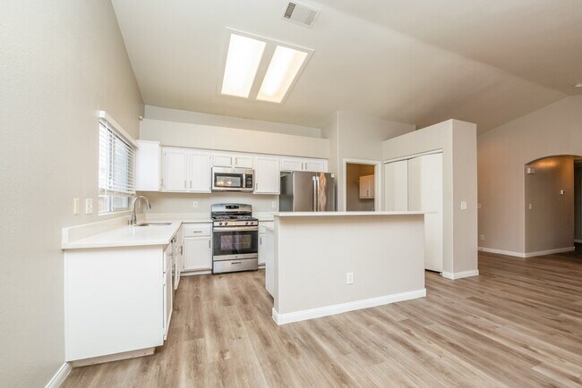 Foto del edificio - 5235 Acacia Grove St