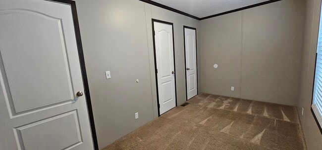 Building Photo - 2 Arbor Ln