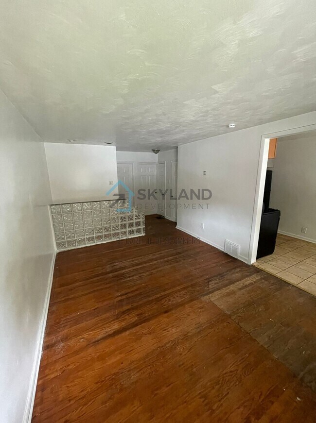 Building Photo - 2202 S 56th St