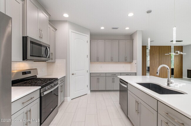 Building Photo - 7940 Sedem Pl