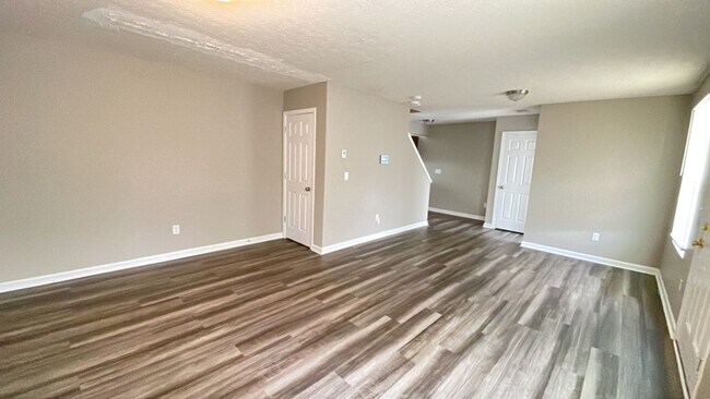 Foto del edificio - 464 West Kemper Rd 4BR/2.5BA (Springdale)