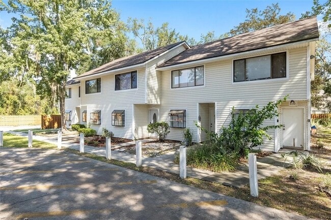Building Photo - 6128 SW 8th Pl