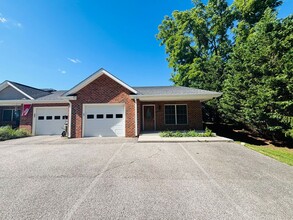Building Photo - 1132 Huff Ln