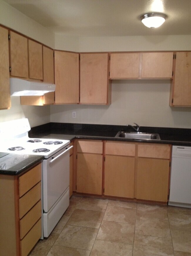 Foto del edificio - Spacious Private Upper Corner Unit Overloo...