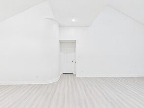 Building Photo - 7610 Hopewell Ln