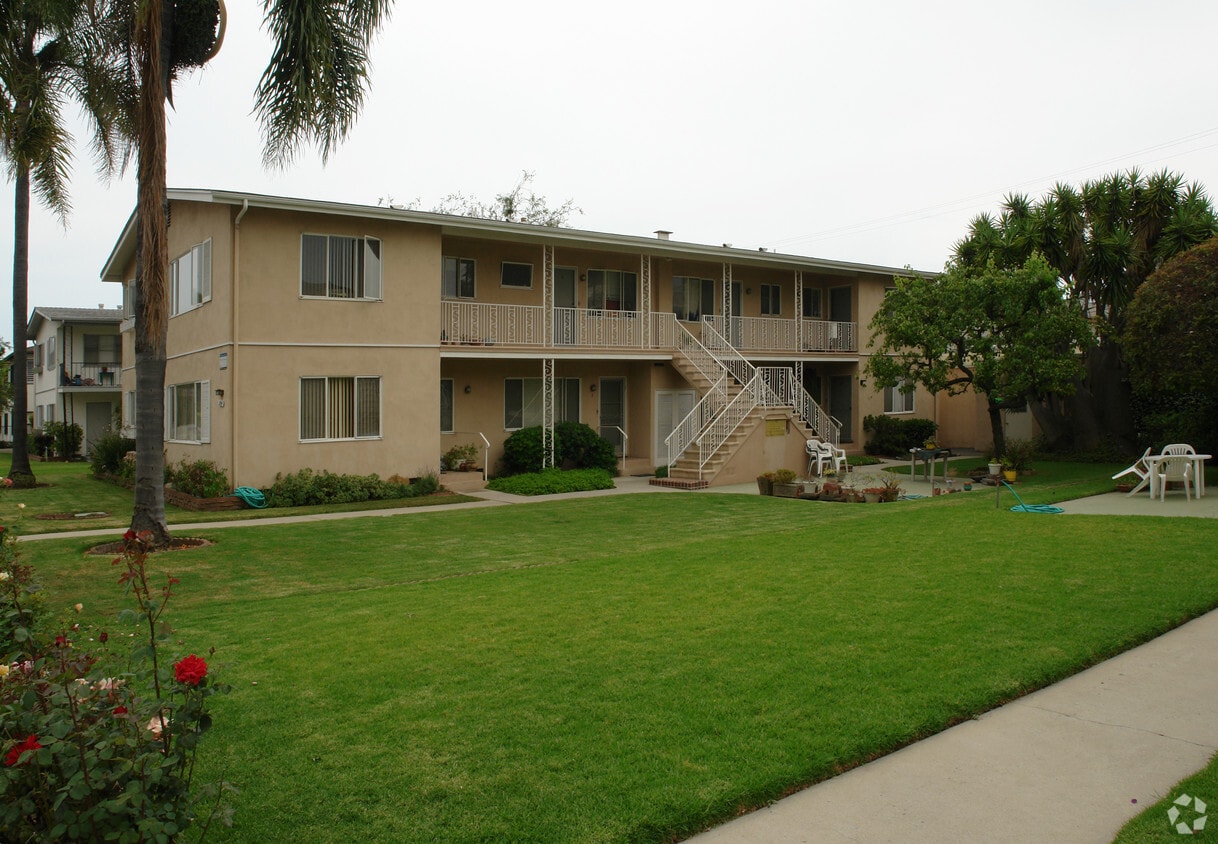 Building Photo - 104 W Calle Crespis