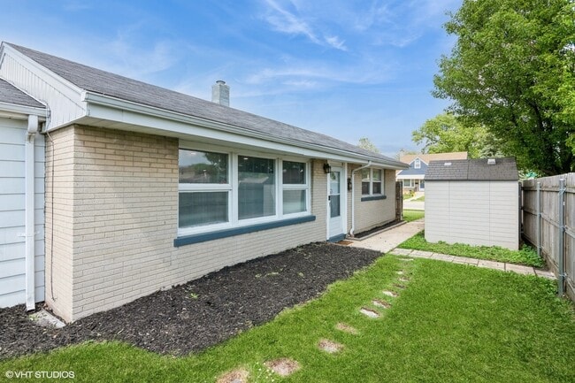 Building Photo - 4346 Maple Ave