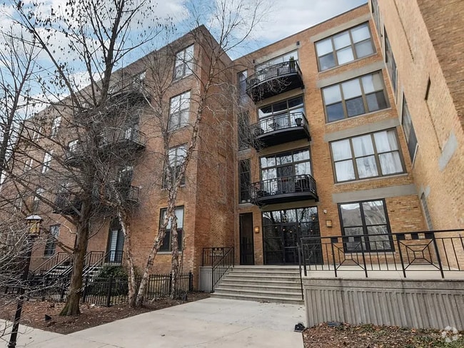 Building Photo - 1330 W Monroe St