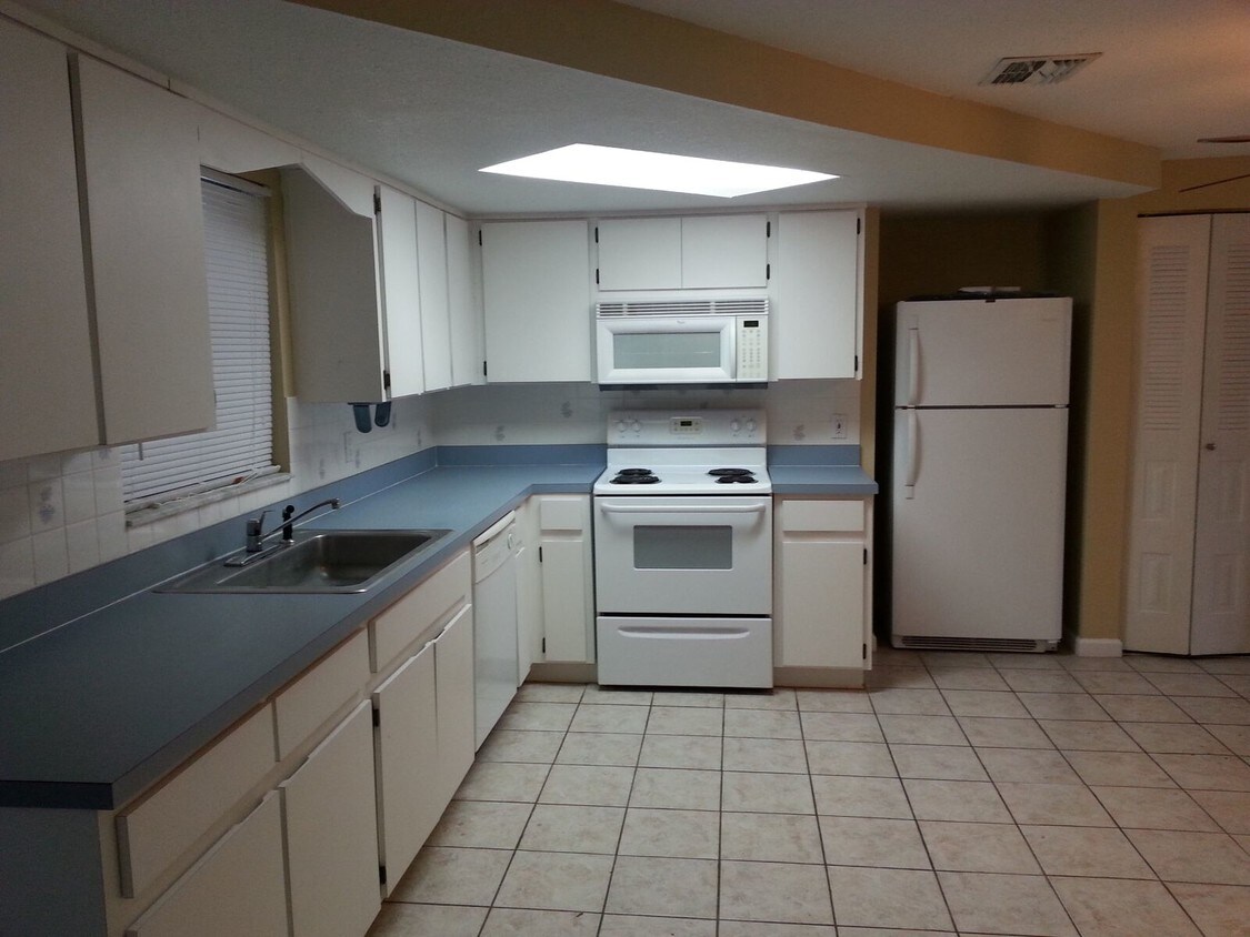 Building Photo - 9621 Shamokin Ln