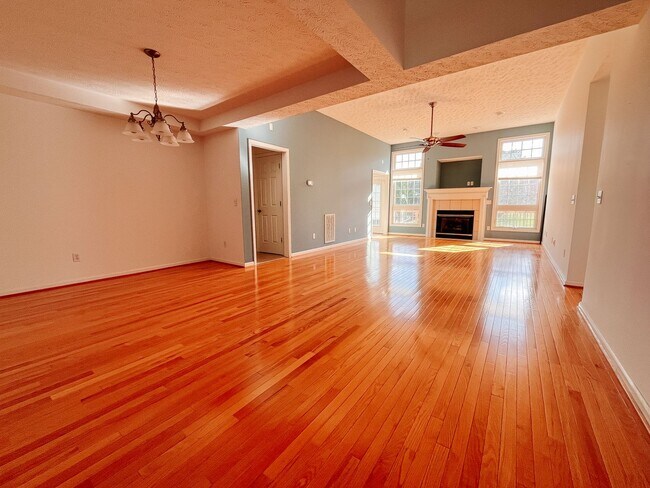 Foto del edificio - Renovated 3 Bedroom, 3 Bath Townhouse with...