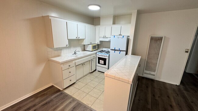 Building Photo - 1718 Stoner Ave