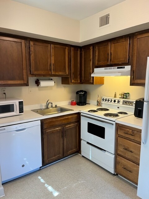 Kitchen - 1115 N Pitt St